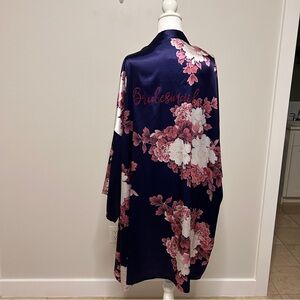 Unbranded Bridesmaid women’s X-Large or 1X Satin Feel robe Wedding Party